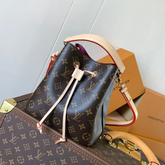 LOUIS VUITTON M46581 キャンバス モノグラム 斜め掛けバッグ レディース斜め掛け手提げ 20x20x13cm サイズ:20x20x13cm