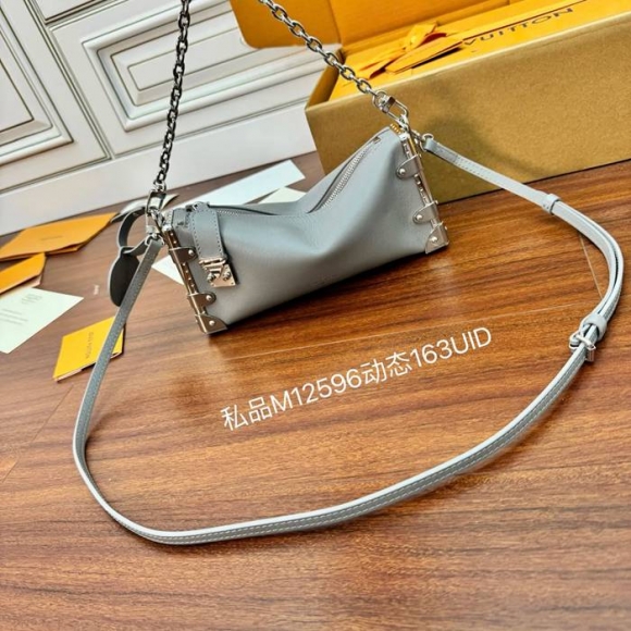 LOUIS VUITTON M12596 本革 斜め掛けバッグ レディース斜め掛け 23x12cm サイズ:23x12cm LOUIS VUITTON M12596 本革 斜め掛けバッグ レディース斜め掛け 23x12cm サイズ:23x12cm