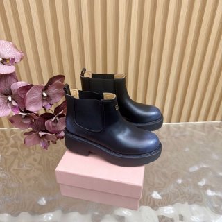 【MIUMIU】ショートブーツレザーブーツアンクルブーツレディース
