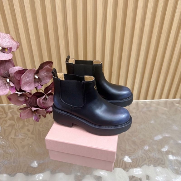 【MIUMIU】ショートブーツレザーブーツアンクルブーツレディース
