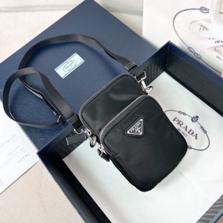 PRADA 2ZT024 スマホバッグ 縦型 サイズ:17x11x4.5cm PRADA 2ZT024 スマホバッグ 縦型 サイズ:17x11x4.5cm