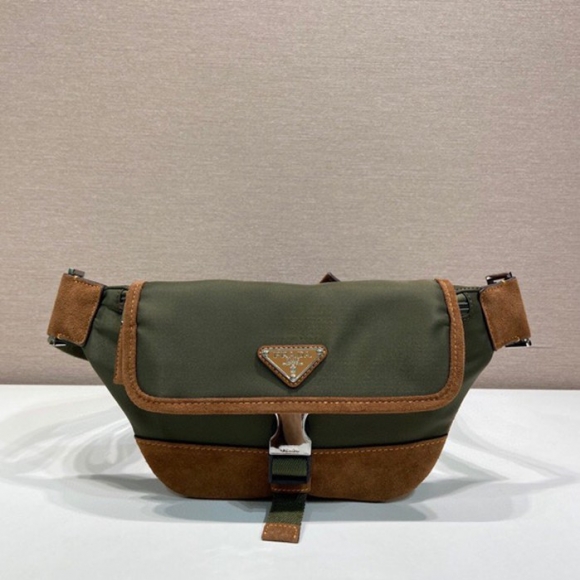 PRADA 2VH176 ナイロンウエストバッグ 麝香緑 サイズ:18x15cm PRADA 2VH176 ナイロンウエストバッグ 麝香緑 サイズ:18x15cm