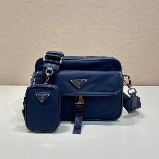 PRADA 新作斜め掛け サイズ:28x20x10cm