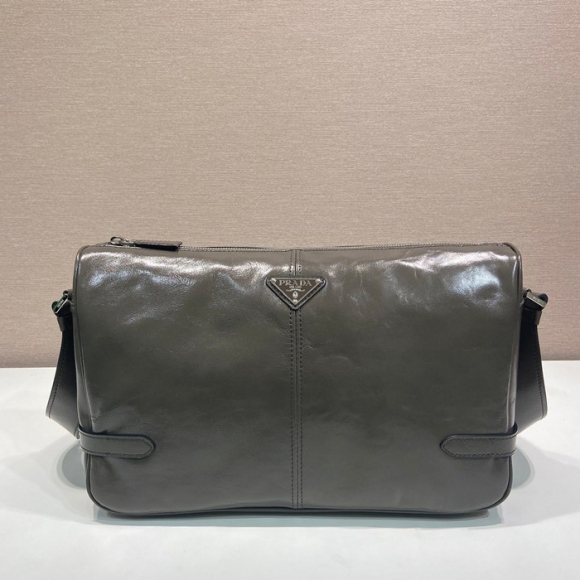 PRADA 2VH187 オイルワックスメッセンジャー サイズ:35x22x12cm