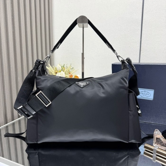 PRADA 2VH204 エクスプロアバッグ エクスプローラー サイズ:43x29.5x15cm