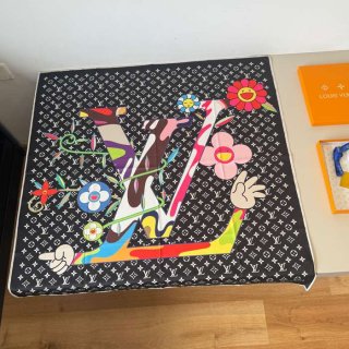 ルイ ヴィトン 新作村上隆コレクションスカーフ 90 x 90cm