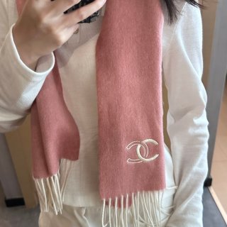 シャネル めったに見ない優しい色合い 35 x 180cm