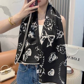 シャネル 140×140シルクベロアスカーフ 140x140cm シャネル 140×140シルクベロアスカーフ 140x140cm