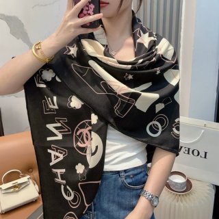 シャネル 140×140シルクベロアスカーフ 140x140cm シャネル 140×140シルクベロアスカーフ 140x140cm
