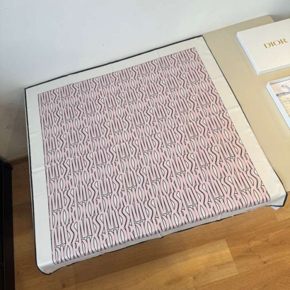 ディオール 新作90cmシルクスカーフ 90x90cm