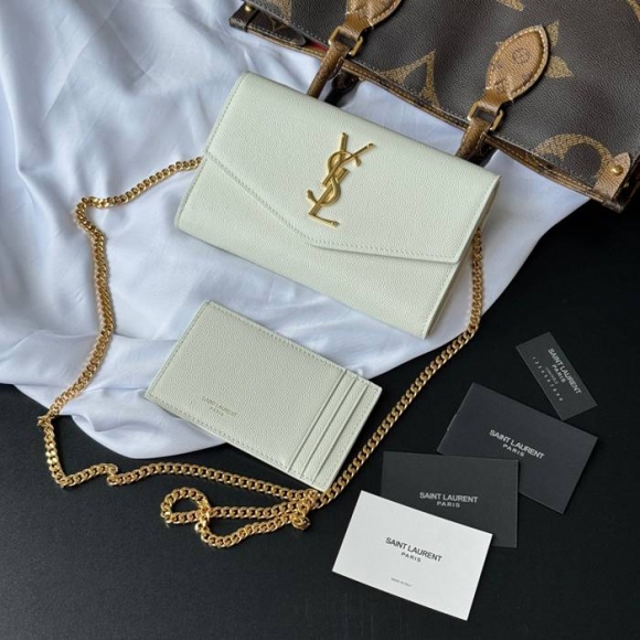 SAINT LAURENT 607788 カーフレザー ゴールド 封筒バッグ チェーン、封筒、ミニ、クラシック 19x12cm サイズ:19x12cm SAINT LAURENT 607788 カーフレザー ゴールド 封筒バッグ チェーン、封筒、ミニ、クラシック 19x12cm サイズ:19x12cm