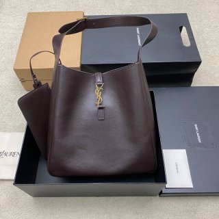 SAINT LAURENT 850545 カーフレザー ブラック、ゴールド ショルダーバッグ、脇下バッグ クラシック 31x30x13cm サイズ:31x30x13cm