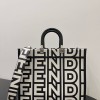 上質志向のフェンディ35cmToteハンドバッグ2304FDJ-372