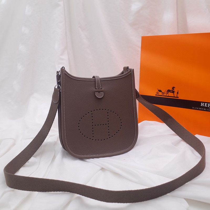 スーパーコピーHERMES（エルメス）N級品エヴリン17手作りミニショルダーバッグ2107AMSJJ630-HE199