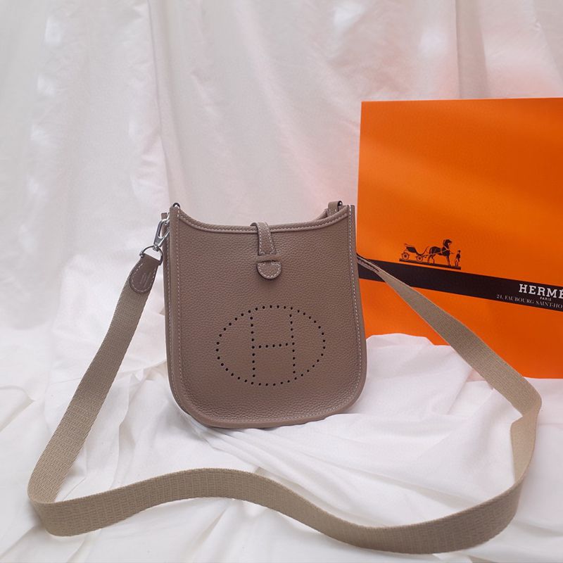 スーパーコピーHERMES（エルメス）N級品エヴリン17手作りミニショルダーバッグ2107AMSJJ630-HE200