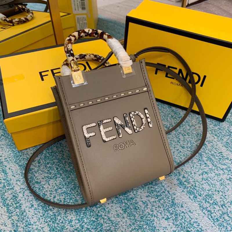 FENDIフェンディ超美品MINIショルダーバッグ2203A000J520-1522
