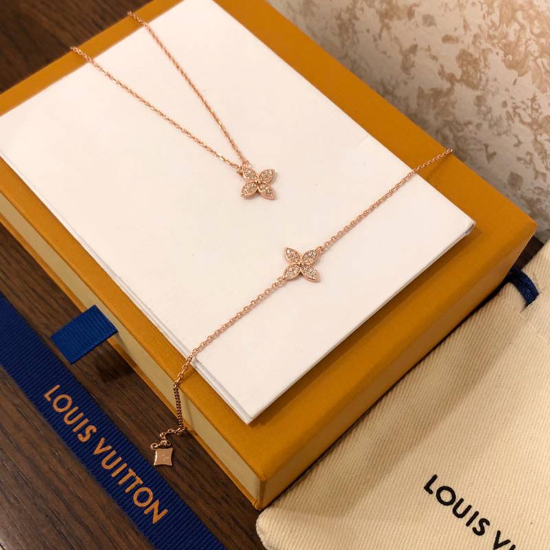 LOUISVUITTONルイヴィトンスーパーコピーN級品プレゼントにおススメスーツネックレスYX2001-P120-LV062A