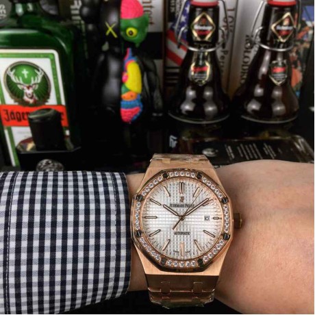 オーデマピゲ【AUDEMARSPIGUET】自動巻きメンズ時計AP-TSH440-026