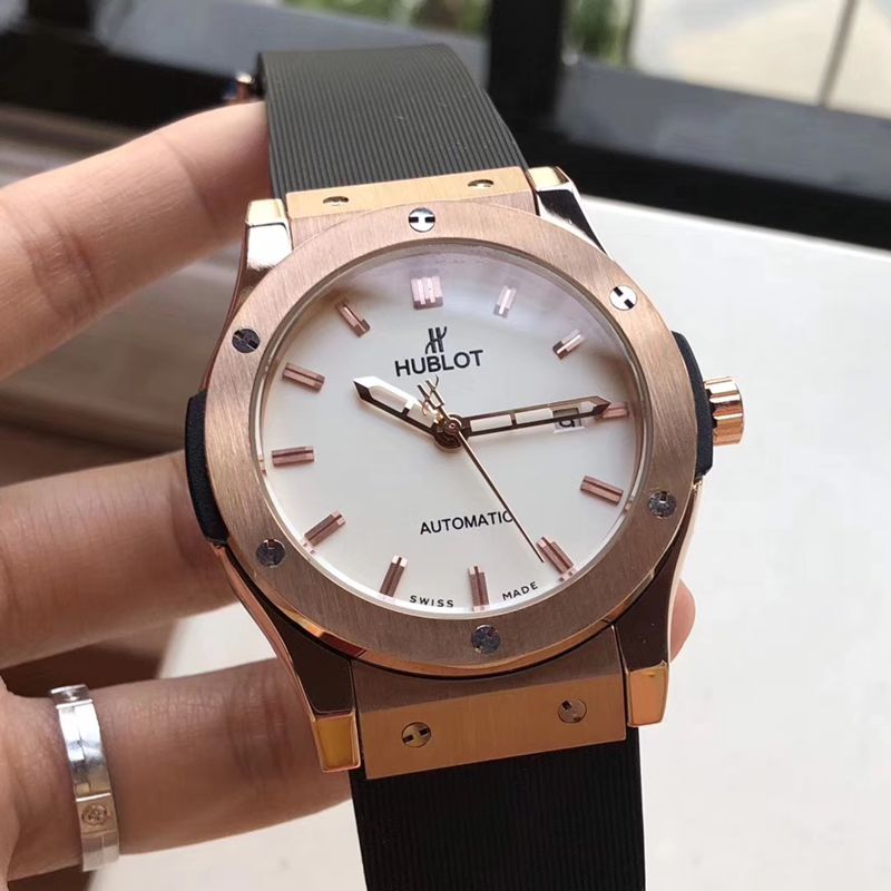 HUBLOTウブロ美品メンズ腕時計クォーツ値下げプライスコピーHU-HYD300-001