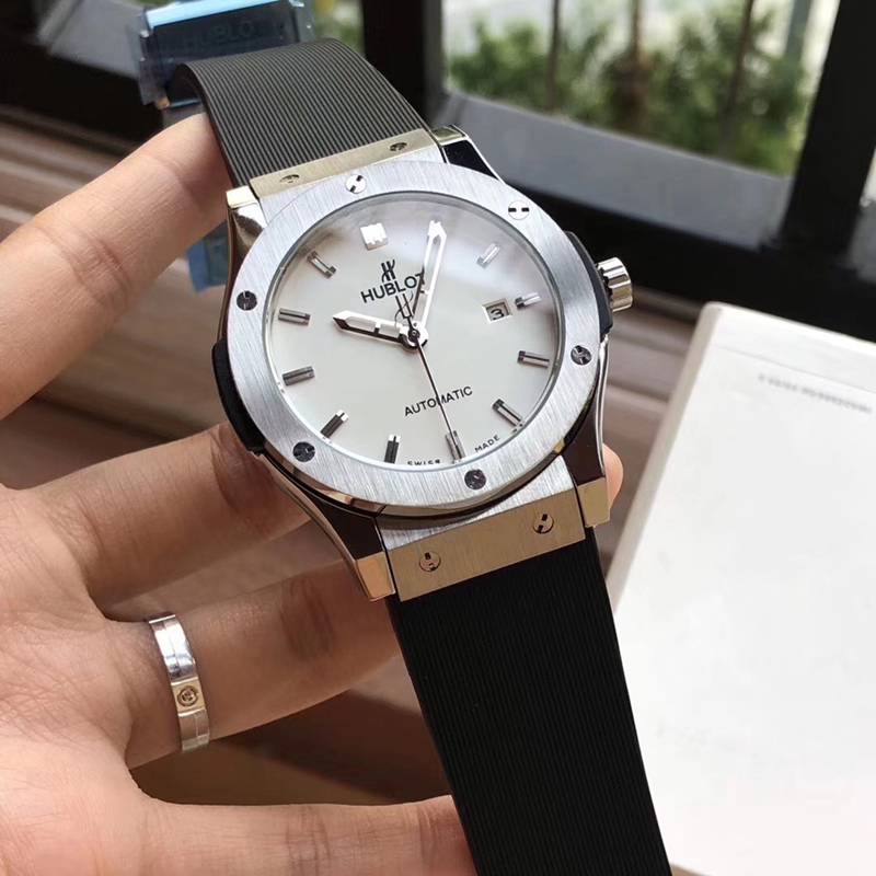 HUBLOTウブロ美品メンズ腕時計自動巻き値下げプライスコピーHU-HYD300-007