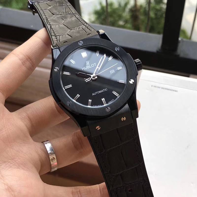 HUBLOTウブロ美品メンズ腕時計自動巻き値下げプライスコピーHU-HYD300-008