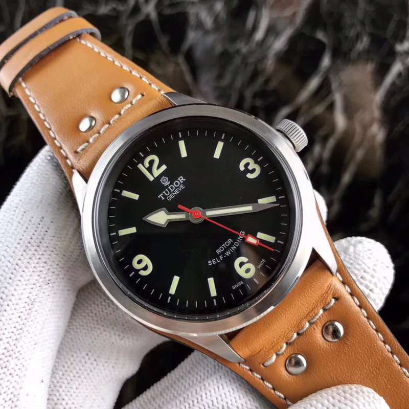 チュードル（TUDOR）スーパーコピーN級品メンズ時計腕時計42mm自動巻きTUD-WD330-13