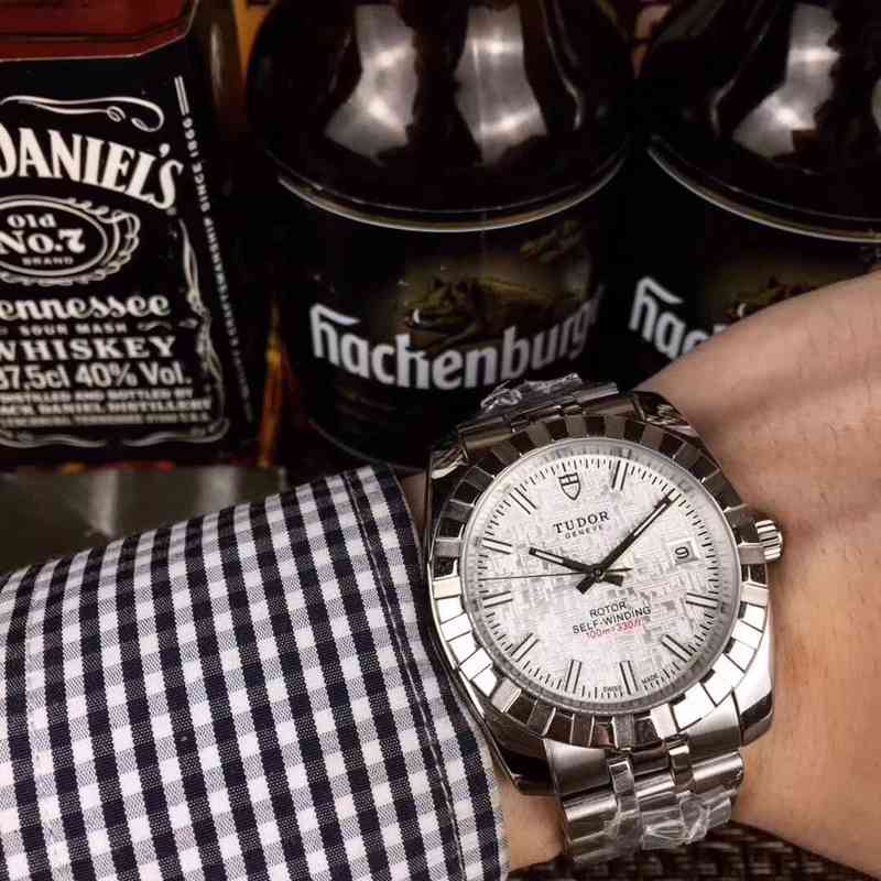 チュードル（TUDOR）メンズ時計腕時計40mm自動巻きTUD-WD420-10