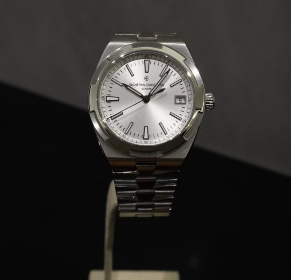【VACHERON CONSTANTIN】シルバー文字盤が映えるオーヴァーシーズの魅力