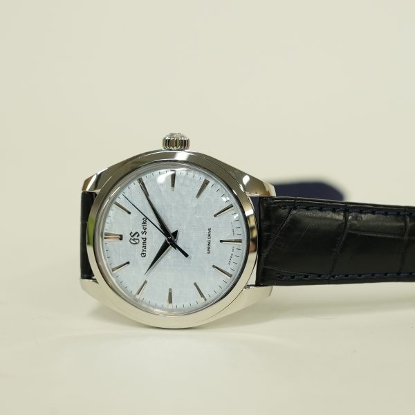【Grand Seiko】春におすすめしたい爽やかなパステルブルーが印象的な時計