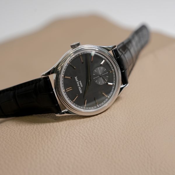 【PATEK PHILIPPE】春に映える高級時計「カラトラバ」注目モデル3選
