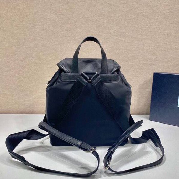 Prada リュック ナイロン ブラック 1BZ677B サイズ:28x24x12cm