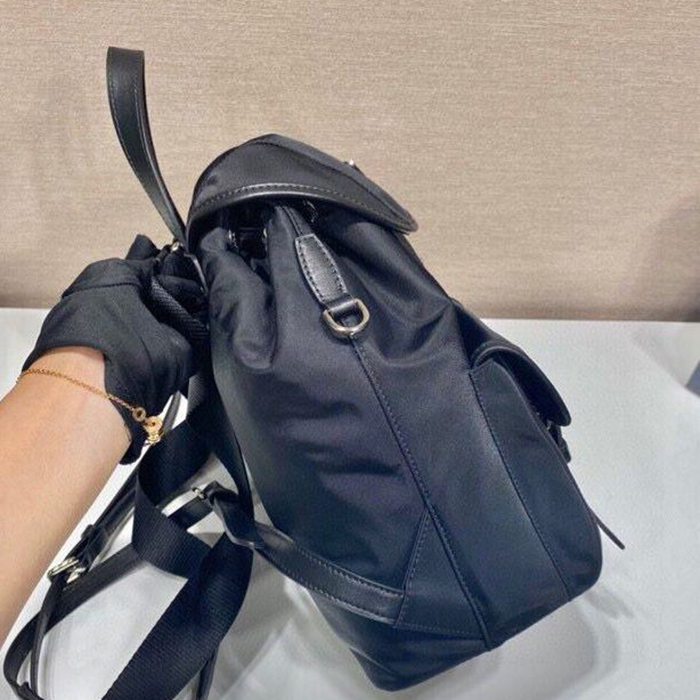Prada リュック ナイロン ブラック 1BZ677B サイズ:28x24x12cm