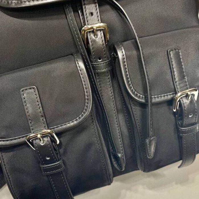 Prada リュック ナイロン ブラック 1BZ677B サイズ:28x24x12cm