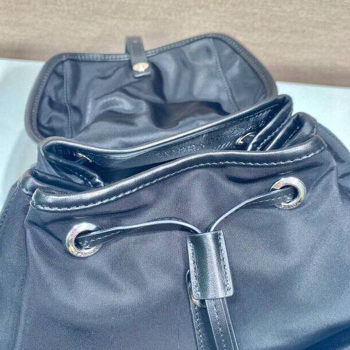 Prada リュック ナイロン ブラック 1BZ677B サイズ:28x24x12cm