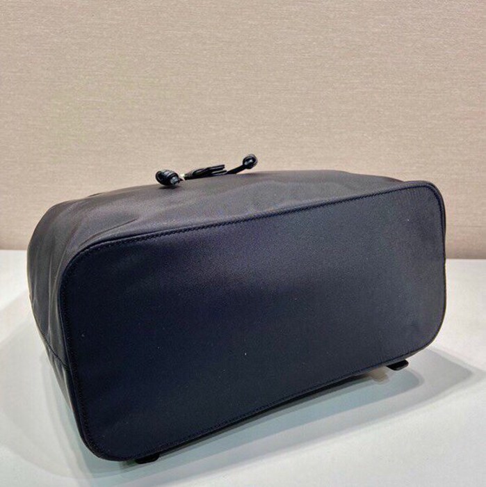 Prada ヴィンテージ リュック ナイロン ブラック 1BZ830 サイズ:32x30x14cm