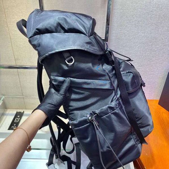 Prada 登山 リュック ナイロン ブラック 2VZ079 サイズ:52x32x19cm