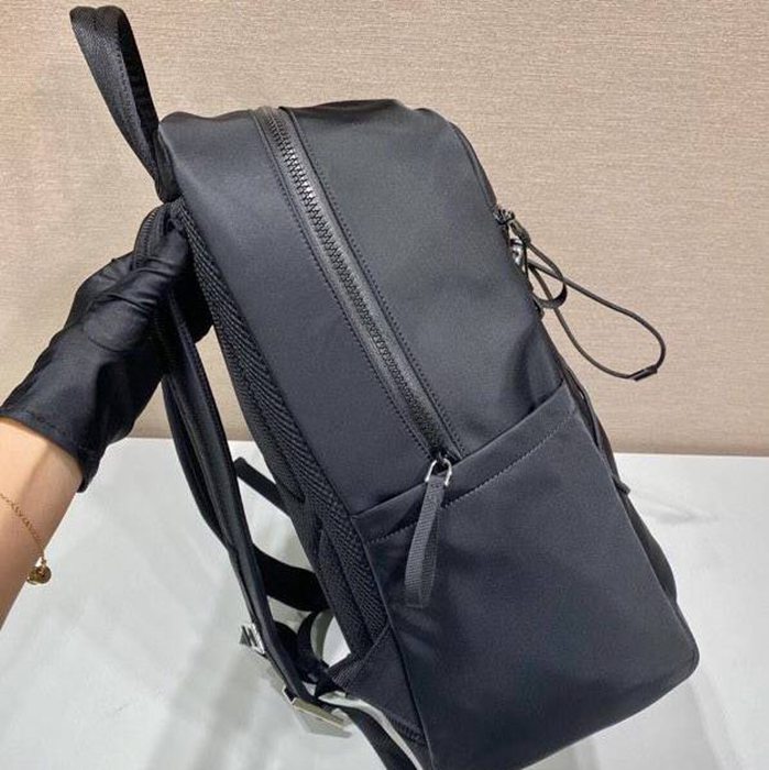 Prada リュック ナイロン ブラック 2VZ085 サイズ:43x40x17cm