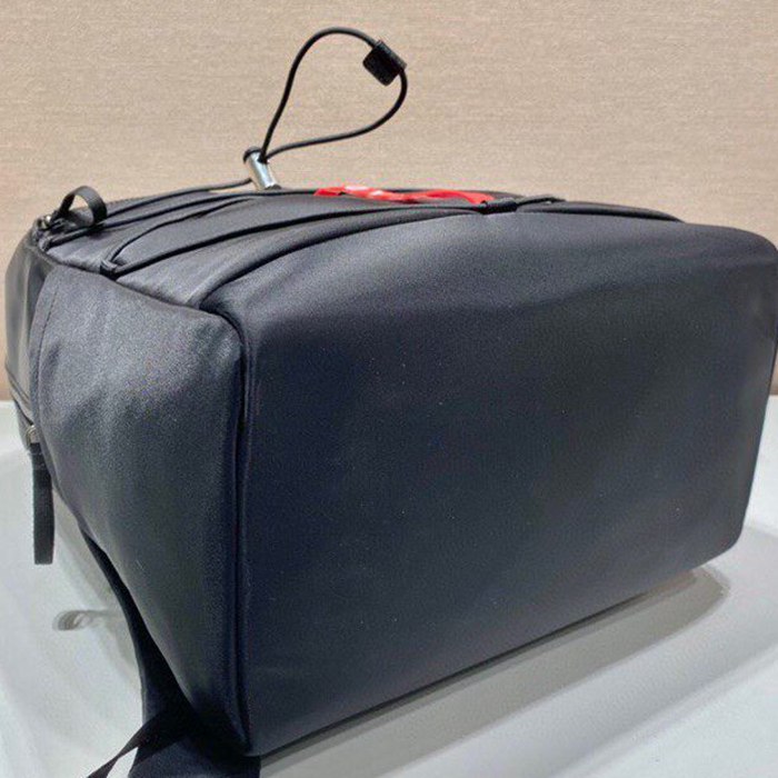 Prada リュック ナイロン ブラック 2VZ085 サイズ:43x40x17cm