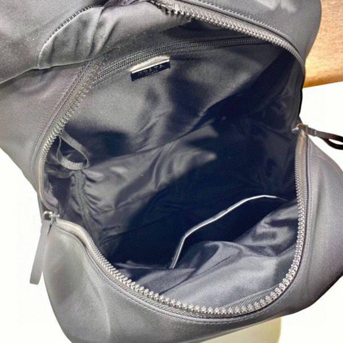 Prada リュック ナイロン ブラック 2VZ085 サイズ:43x40x17cm