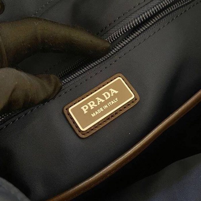 Prada リュック ナイロン ブラック 2VZ135A サイズ:45x27x17cm