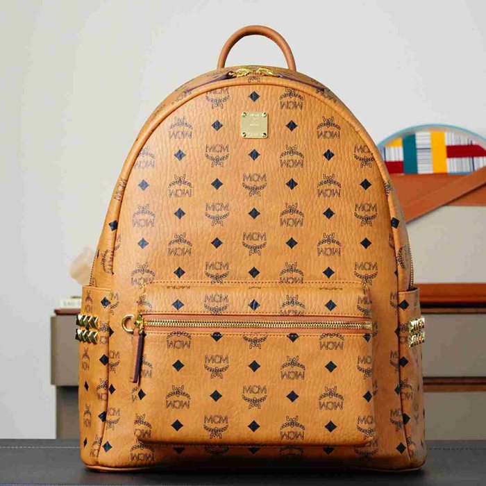 MCM スターク 実撮りコニャック ミディアム クラシックモノグラム コニャック MMKAAVE09CO001 サイズ:41x33.5x15.5cm