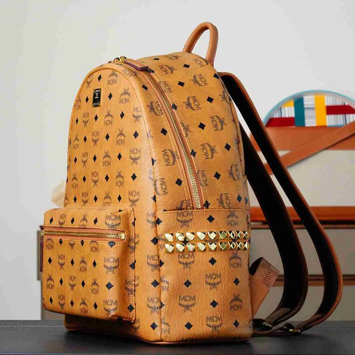 MCM スターク 実撮りコニャック ミディアム クラシックモノグラム コニャック MMKAAVE09CO001 サイズ:41x33.5x15.5cm
