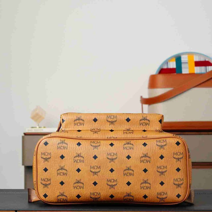 MCM スターク 実撮りコニャック ミディアム クラシックモノグラム コニャック MMKAAVE09CO001 サイズ:41x33.5x15.5cm