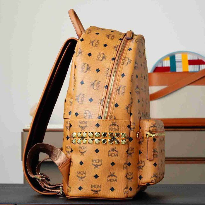 MCM スターク 実撮りコニャック ミディアム クラシックモノグラム コニャック MMKAAVE09CO001 サイズ:41x33.5x15.5cm