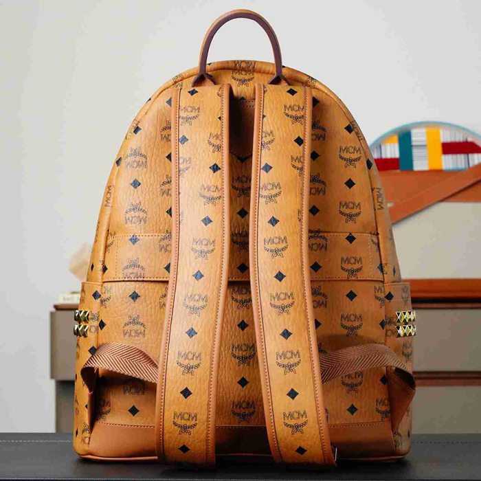 MCM スターク 実撮りコニャック ミディアム クラシックモノグラム コニャック MMKAAVE09CO001 サイズ:41x33.5x15.5cm