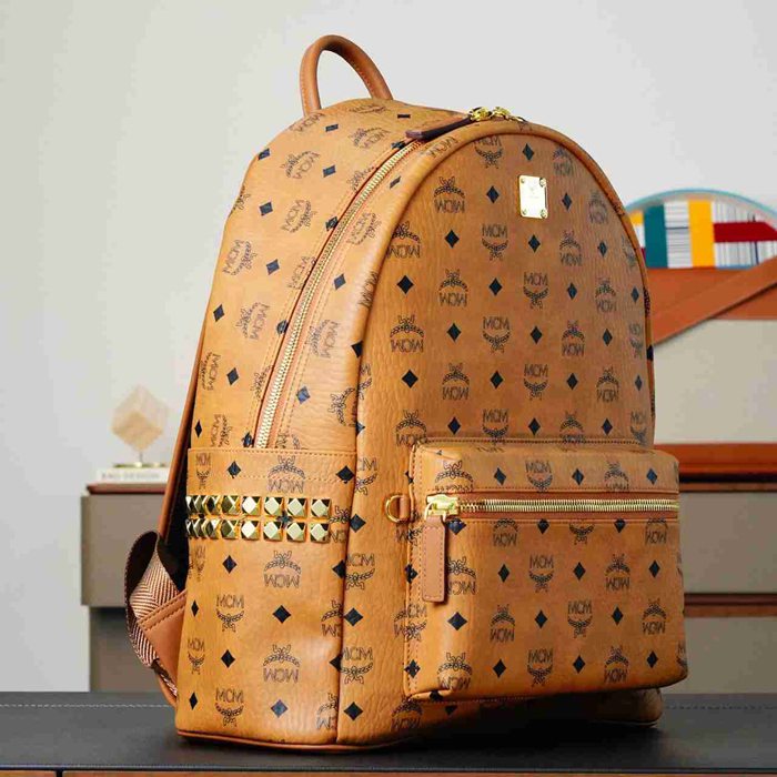 MCM スターク 実撮りコニャック ミディアム クラシックモノグラム コニャック MMKAAVE09CO001 サイズ:41x33.5x15.5cm