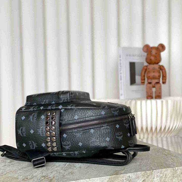 MCM スターク スモールスタッズ リュック クラシックモノグラム ブラック MMK6SVE37CO001 サイズ:33x26x13cm