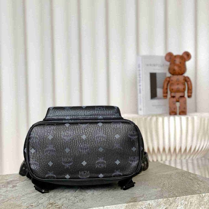 MCM スターク スモールスタッズ リュック クラシックモノグラム ブラック MMK6SVE37CO001 サイズ:33x26x13cm