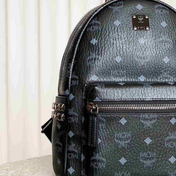 MCM スターク スモールスタッズ リュック クラシックモノグラム ブラック MMK6SVE37CO001 サイズ:33x26x13cm