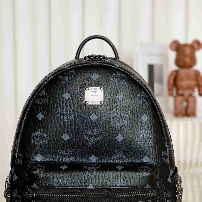 MCM スターク スモールスタッズ リュック クラシックモノグラム ブラック MMK6SVE37CO001 サイズ:33x26x13cm